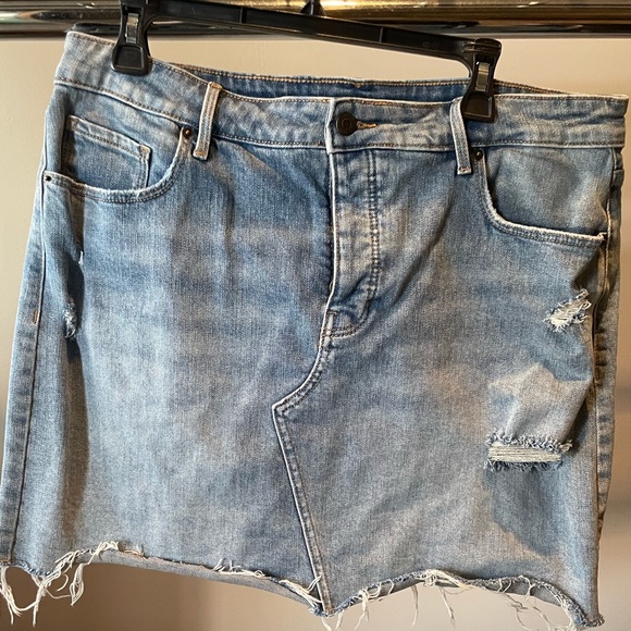 Distressed jean skirt - Picture 1 of 2